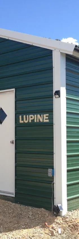 Lupine Cabin, Glamour Camping, Stunning Skies and Sunrise Views，位于蒙蒂塞洛的酒店