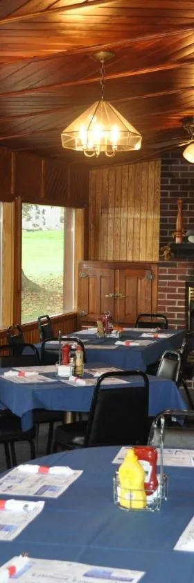 Lakewood Lodge & Restaurant，位于Lakewood的酒店