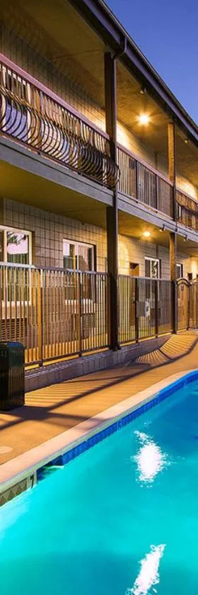 Granada Inn，位于格拉纳达山的酒店