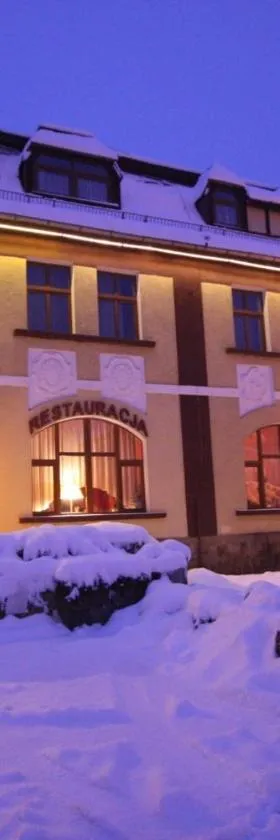 Hotel Karkonosze，位于卡缅纳古拉的酒店
