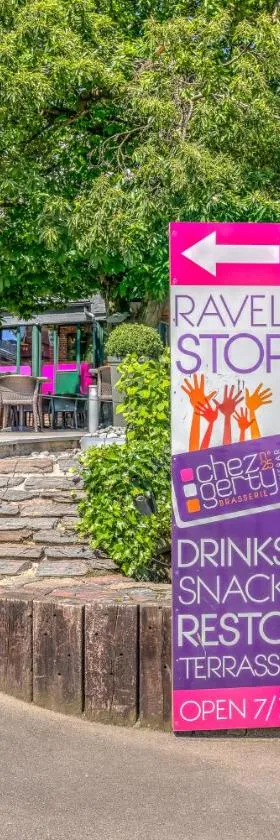 RAVeL Hotel Cyrano，位于韦姆的酒店