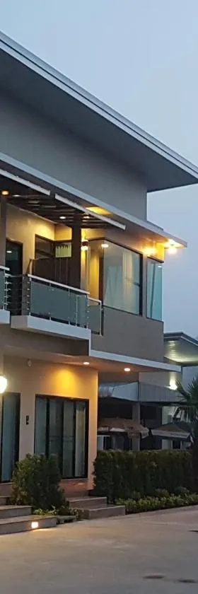 微笑同松度假酒店，位于Thung Song的酒店