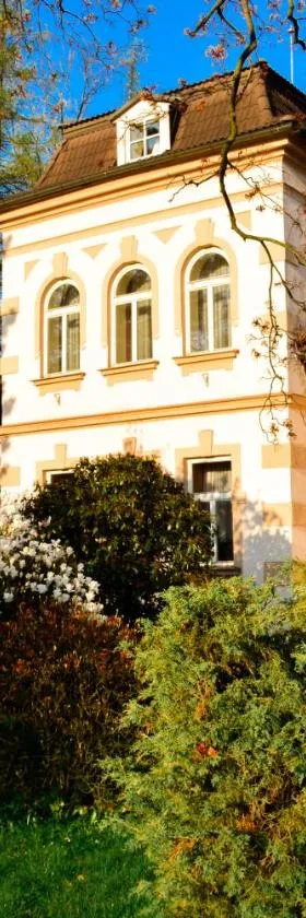 Hotel Zámeček na Čeladné，位于切拉德纳的酒店