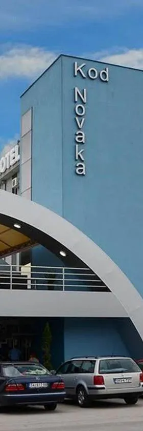 Hotel Novak，位于兹沃尔尼克的酒店