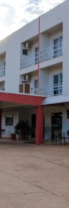 Serras Hotel，位于龙多诺波利斯的酒店