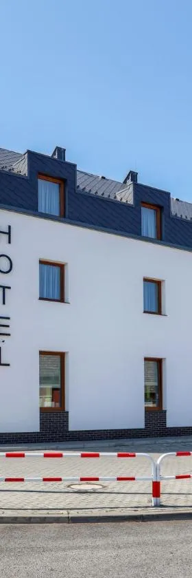 Hotel Antek，位于Zlinice的酒店
