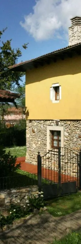 El Trebano，位于Cardes的酒店