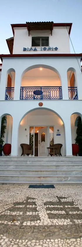 Ionio Gastronomy Suites，位于阿穆迪亚的酒店