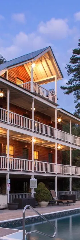 Glen-Ella Springs Hotel & Restaurant，位于Clarkesville的酒店