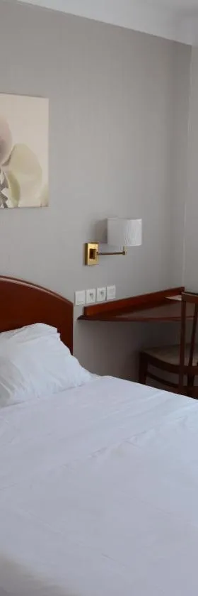 Logis Le Petit Trianon，位于圣布里文莱丝皮恩的酒店