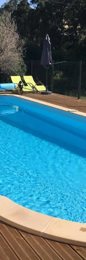 Les Mimosas Apartments，位于Villelongue-dels-Monts的酒店