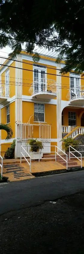 St. James Guesthouse，位于罗索的酒店