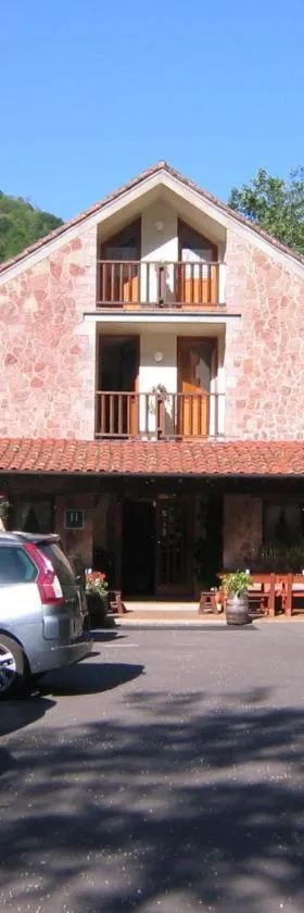 La Salmonera Cangas de Onís，位于Caño的酒店