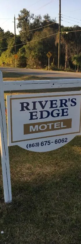 The Rivers Edge Motel，位于La Belle的酒店