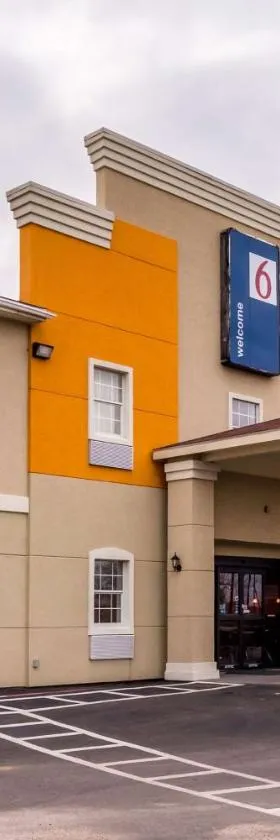Motel 6-Jourdanton, TX，位于Jourdanton的酒店