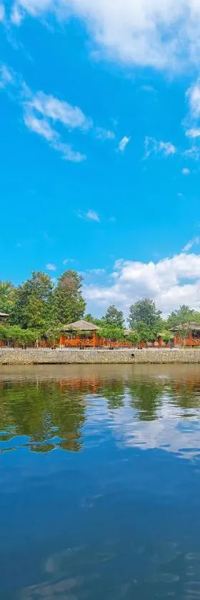 Karunakarala Ayurveda Resort，位于瓦伊卡尔的酒店