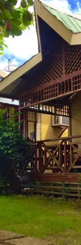 潘姆斯餐厅宾馆，位于泰泰的酒店