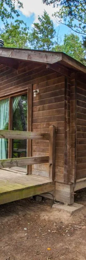 特克索马湖露营地度假村小屋4号假日公园，位于Willow Spring的酒店