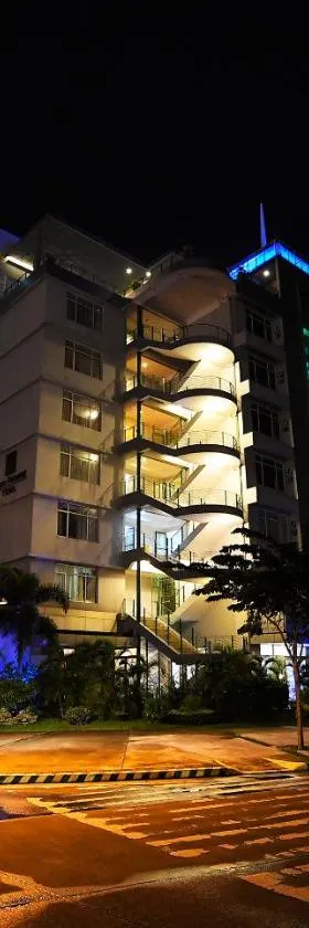 Paseo Premiere Hotel，位于圣罗莎的酒店