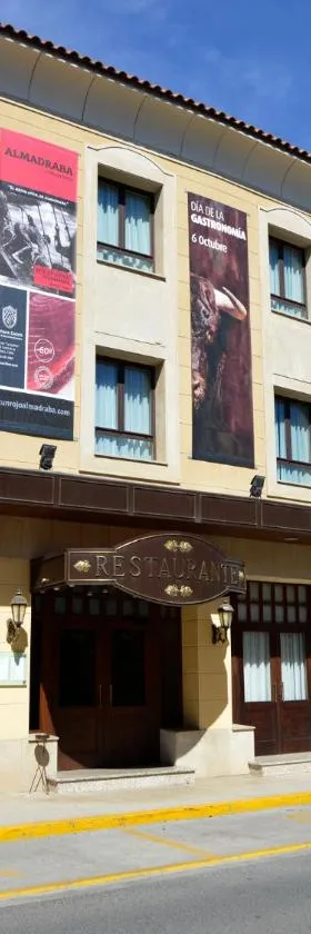 Hotel Maher，位于Cintruénigo的酒店