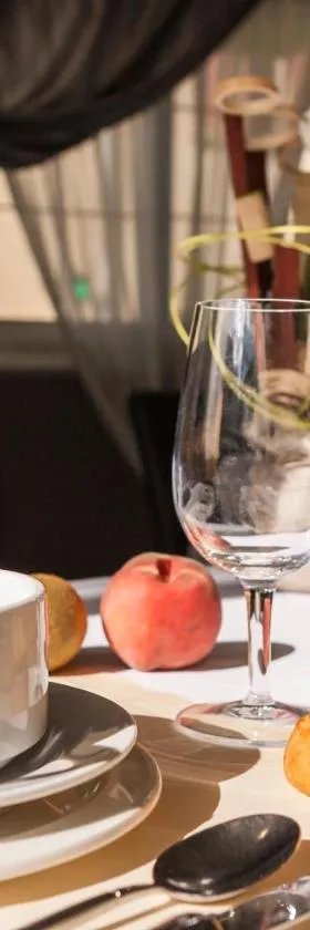 Logis Hotel Restaurant La Croix Verte，位于Neau的酒店