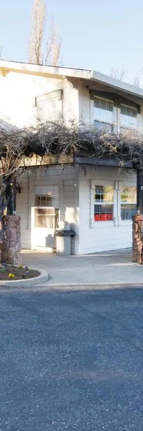 Murphys Inn Motel，位于墨菲斯的酒店