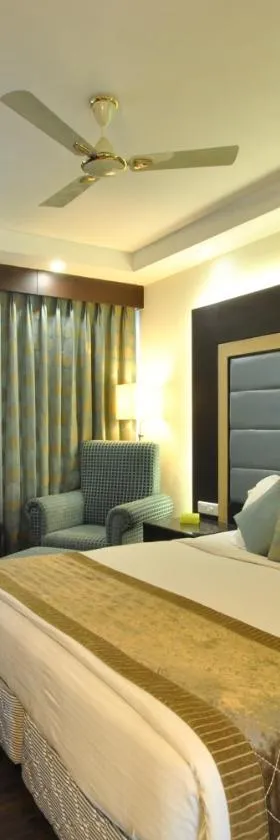 Hotel Royal Cliff，位于坎普尔的酒店