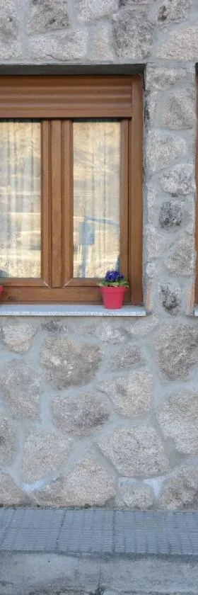 Apartamentos Valle&Snow，位于Vallejera de Riofrío的酒店