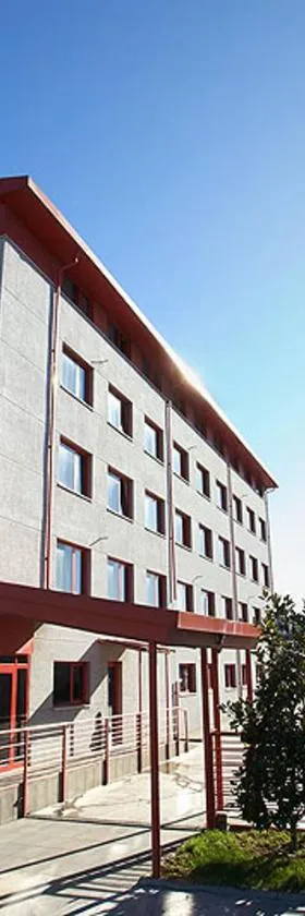 Hotel Basic，位于维拉弗兰卡宾纳戴斯的酒店