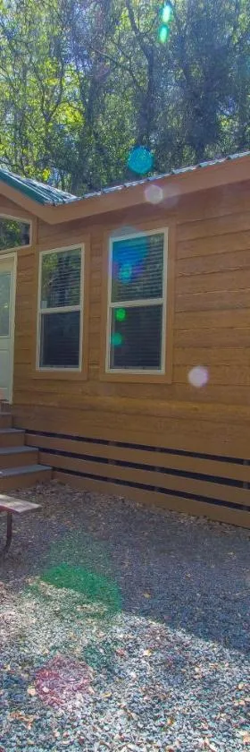Oakzanita Springs Camping Resort Cottage 4，位于Descanso的酒店