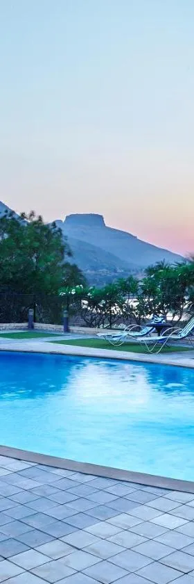 Savana Lake Resort，位于纳西克的酒店