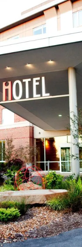 I Hotel and Illinois Conference Center - Champaign，位于尚佩恩的酒店