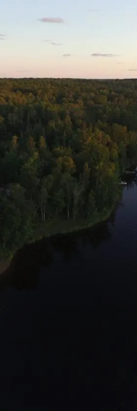 Hanging Horn Lakeside Resort，位于Moose Lake的酒店