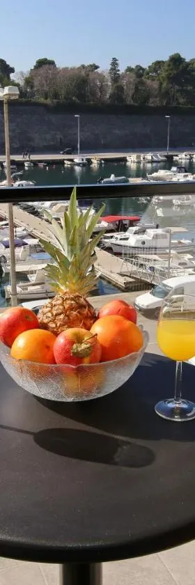 立波提卡豪华公寓，位于扎达尔的酒店