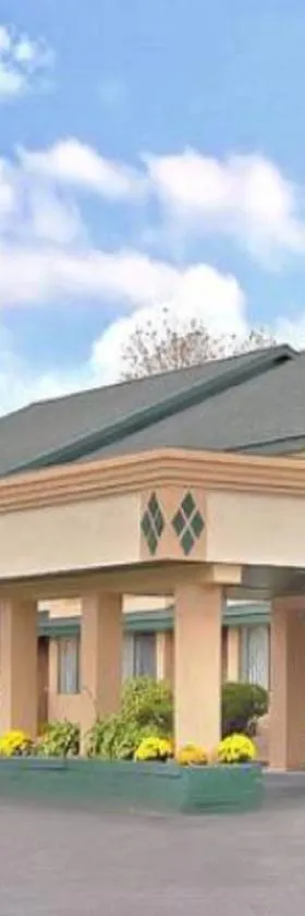 Americas Best Value Inn New Paltz，位于新帕尔茨的酒店