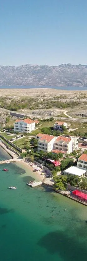 Hotel Vila 4m，位于拉扎纳茨的酒店
