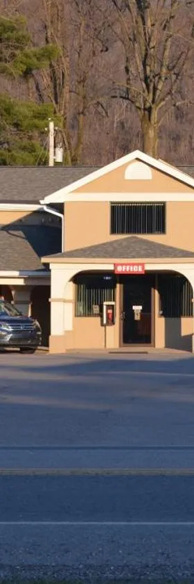 Travelers Inn，位于New Martinsville的酒店