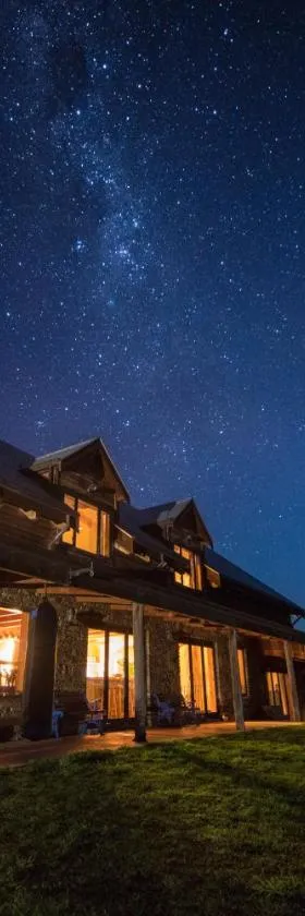 Tree House Lodge Bed & Breakfast，位于Cheviot的酒店
