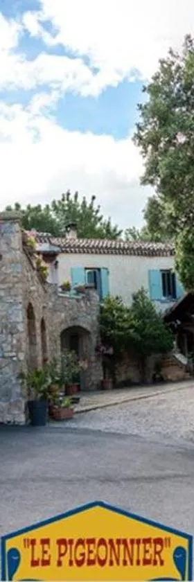 "Le Pigeonnier" chambre d'hôte，位于Piégros-la-Clastre的酒店