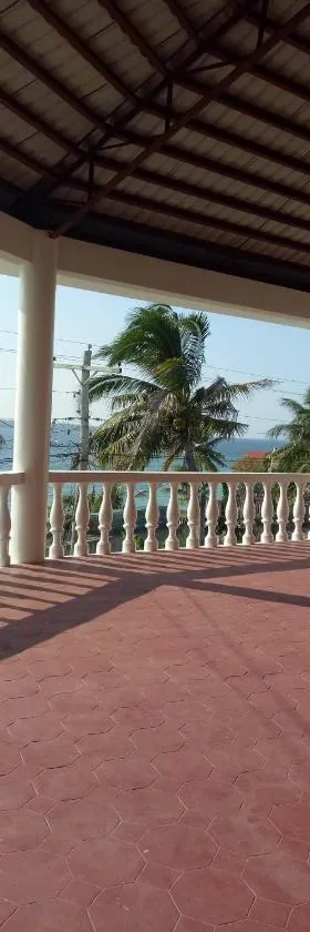 Medellin Seaview Inn，位于Medellin的酒店