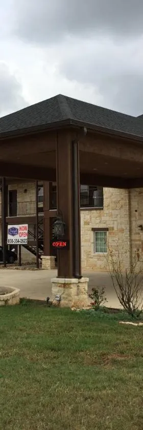 Pearsall Inn and Suites，位于Pearsall的酒店