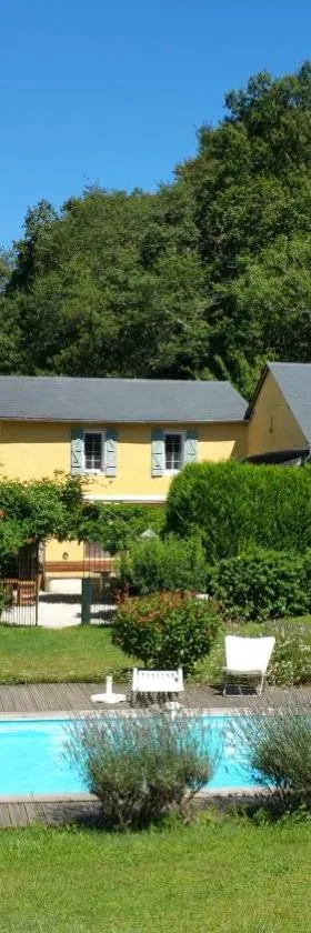Maison d'hôtes Les 3 Baudets，位于Issor的酒店