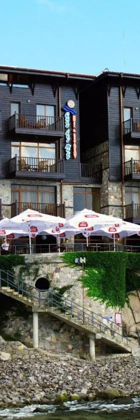 Family Hotel Casa del Mare，位于索佐波尔的酒店