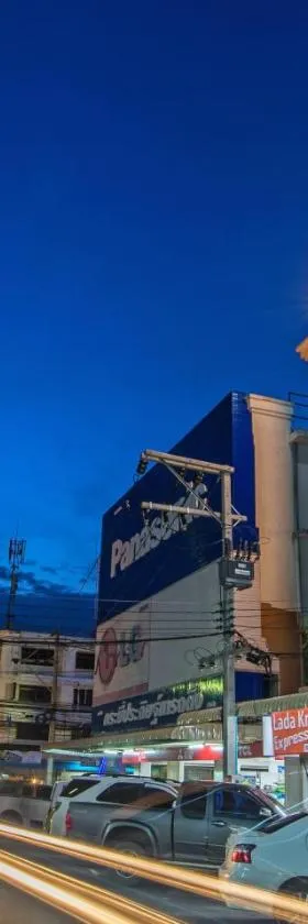 甲米拉达快捷酒店，位于甲米镇的酒店