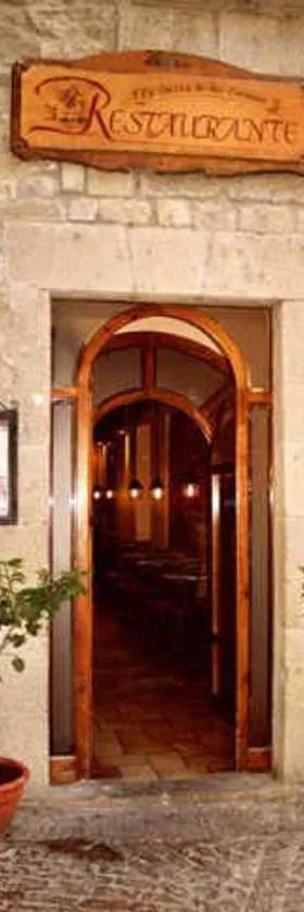 Hostal Las Coronas，位于索斯-德尔雷卡托利科的酒店