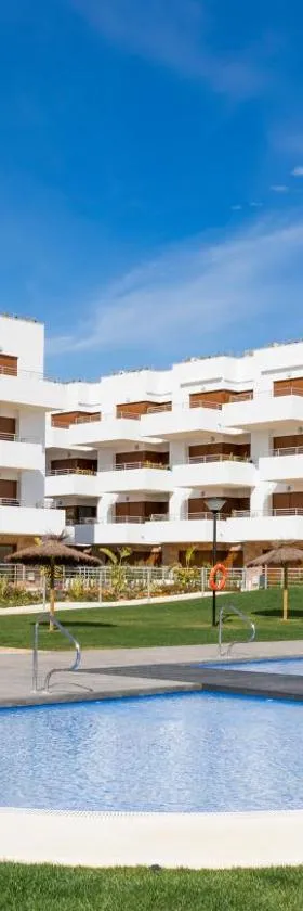 Terrazas de Campoamor by Mar Holidays，位于奥里韦拉海滩的酒店