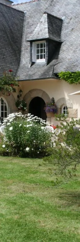 Chez Renée et Raynal B&B，位于Plounévez-Lochrist的酒店