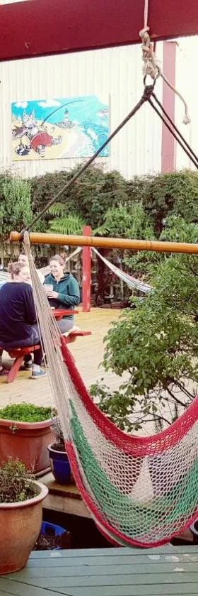 Bazil's Backpackers BBH Hostel & Surf School，位于韦斯特波特的酒店