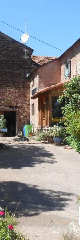 Chambre d'hôtes des Monts，位于Saint-Izaire的酒店
