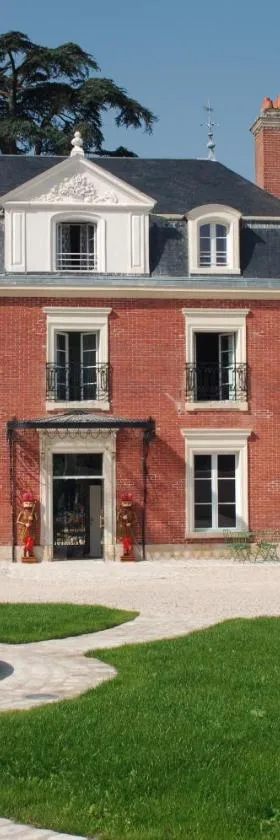 Hôtel & Spa du Domaine des Thômeaux, The Originals Relais，位于莫讷的酒店